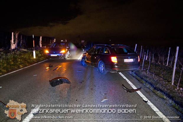 20181208 Seitlicher Frontalcrash zweier Pkw auf der Weinbergstraße bei Pfaffstätten  Foto: © Stefan Schneider
