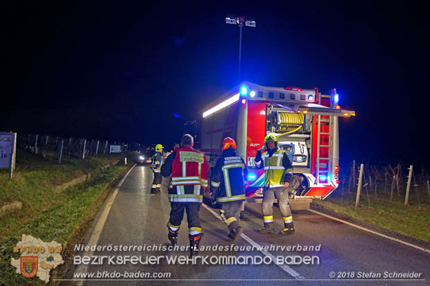 20181208 Seitlicher Frontalcrash zweier Pkw auf der Weinbergstraße bei Pfaffstätten  Foto: © Stefan Schneider