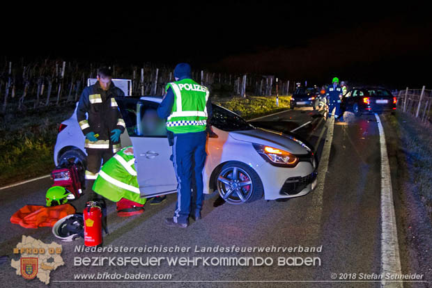 20181208 Seitlicher Frontalcrash zweier Pkw auf der Weinbergstraße bei Pfaffstätten  Foto: © Stefan Schneider