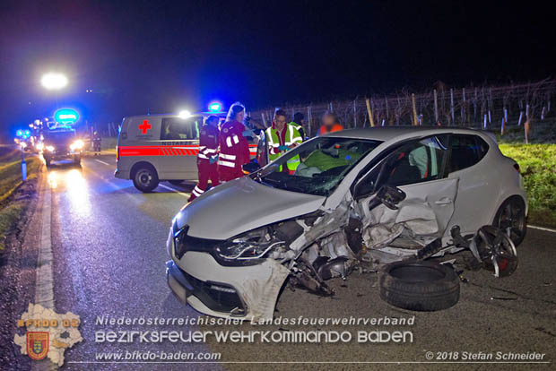 20181208 Seitlicher Frontalcrash zweier Pkw auf der Weinbergstraße bei Pfaffstätten  Foto: © Stefan Schneider
