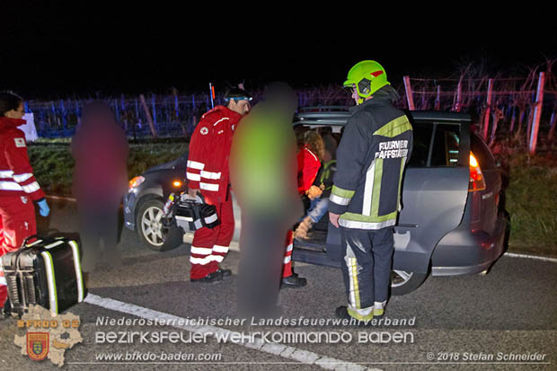 20181208 Seitlicher Frontalcrash zweier Pkw auf der Weinbergstraße bei Pfaffstätten  Foto: © Stefan Schneider