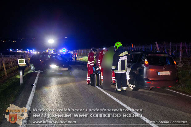 20181208 Seitlicher Frontalcrash zweier Pkw auf der Weinbergstraße bei Pfaffstätten  Foto: © Stefan Schneider