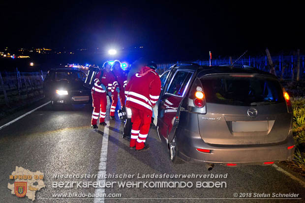 20181208 Seitlicher Frontalcrash zweier Pkw auf der Weinbergstraße bei Pfaffstätten  Foto: © Stefan Schneider