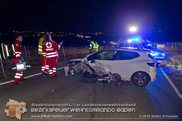 20181208 Seitlicher Frontalcrash zweier Pkw auf der Weinbergstraße bei Pfaffstätten  Foto: © Stefan Schneider