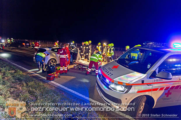 20181208 Seitlicher Frontalcrash zweier Pkw auf der Weinbergstraße bei Pfaffstätten  Foto: © Stefan Schneider