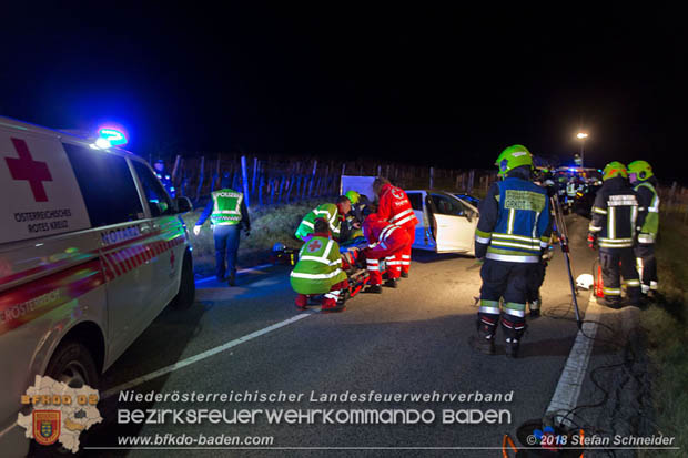 20181208 Seitlicher Frontalcrash zweier Pkw auf der Weinbergstraße bei Pfaffstätten  Foto: © Stefan Schneider