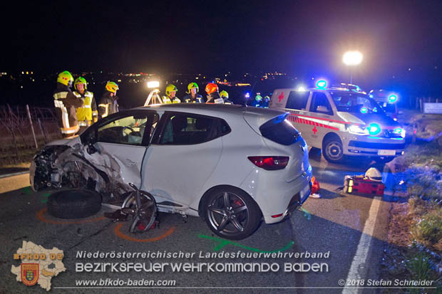20181208 Seitlicher Frontalcrash zweier Pkw auf der Weinbergstraße bei Pfaffstätten  Foto: © Stefan Schneider