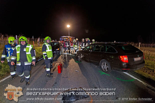 20181208 Seitlicher Frontalcrash zweier Pkw auf der Weinbergstraße bei Pfaffstätten  Foto: © Stefan Schneider