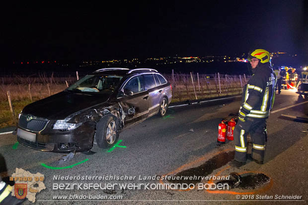 20181208 Seitlicher Frontalcrash zweier Pkw auf der Weinbergstraße bei Pfaffstätten  Foto: © Stefan Schneider