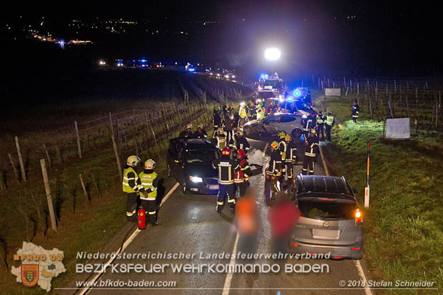 20181208 Seitlicher Frontalcrash zweier Pkw auf der Weinbergstraße bei Pfaffstätten  Foto: © Stefan Schneider