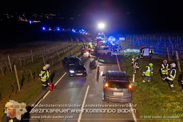 20181208 Seitlicher Frontalcrash zweier Pkw auf der Weinbergstraße bei Pfaffstätten  Foto: © Stefan Schneider