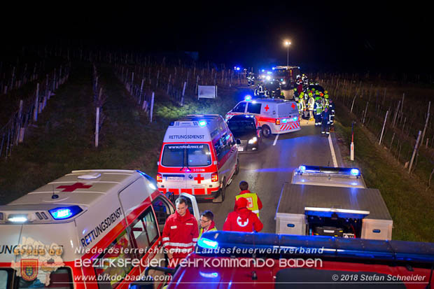 20181208 Seitlicher Frontalcrash zweier Pkw auf der Weinbergstraße bei Pfaffstätten  Foto: © Stefan Schneider