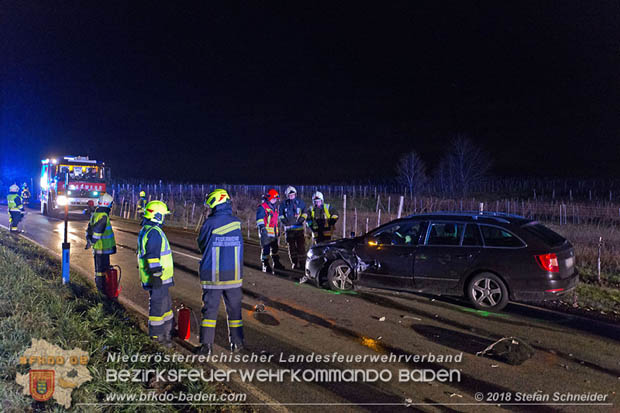 20181208 Seitlicher Frontalcrash zweier Pkw auf der Weinbergstraße bei Pfaffstätten  Foto: © Stefan Schneider