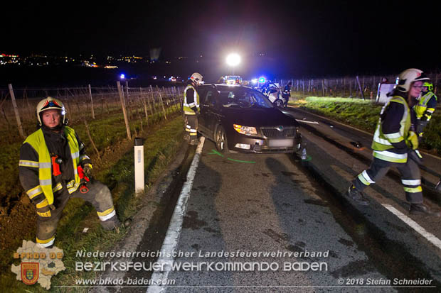 20181208 Seitlicher Frontalcrash zweier Pkw auf der Weinbergstraße bei Pfaffstätten  Foto: © Stefan Schneider