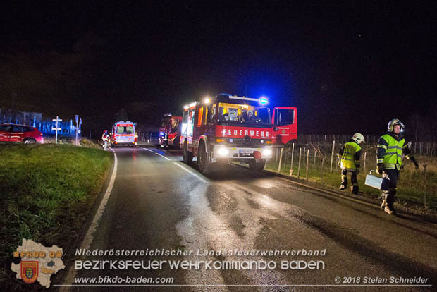 20181208 Seitlicher Frontalcrash zweier Pkw auf der Weinbergstraße bei Pfaffstätten  Foto: © Stefan Schneider