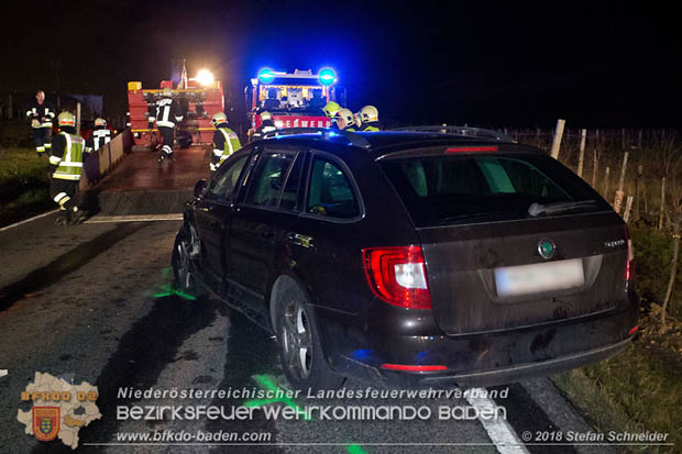 20181208 Seitlicher Frontalcrash zweier Pkw auf der Weinbergstraße bei Pfaffstätten  Foto: © Stefan Schneider