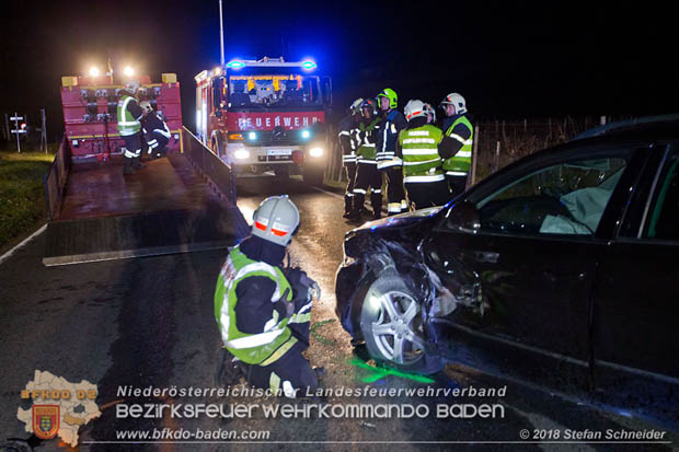 20181208 Seitlicher Frontalcrash zweier Pkw auf der Weinbergstraße bei Pfaffstätten  Foto: © Stefan Schneider