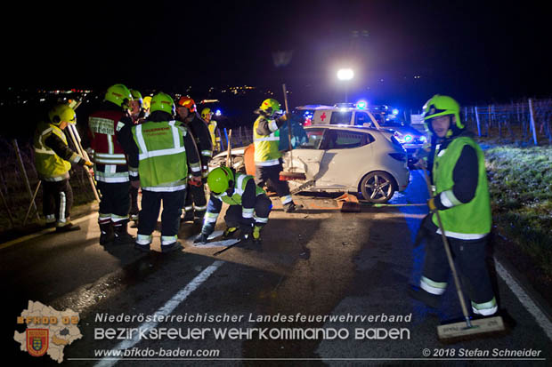 20181208 Seitlicher Frontalcrash zweier Pkw auf der Weinbergstraße bei Pfaffstätten  Foto: © Stefan Schneider