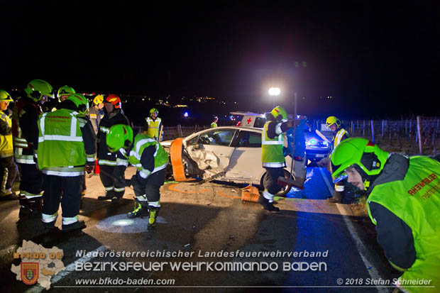 20181208 Seitlicher Frontalcrash zweier Pkw auf der Weinbergstraße bei Pfaffstätten  Foto: © Stefan Schneider