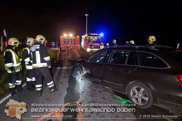 20181208 Seitlicher Frontalcrash zweier Pkw auf der Weinbergstraße bei Pfaffstätten  Foto: © Stefan Schneider