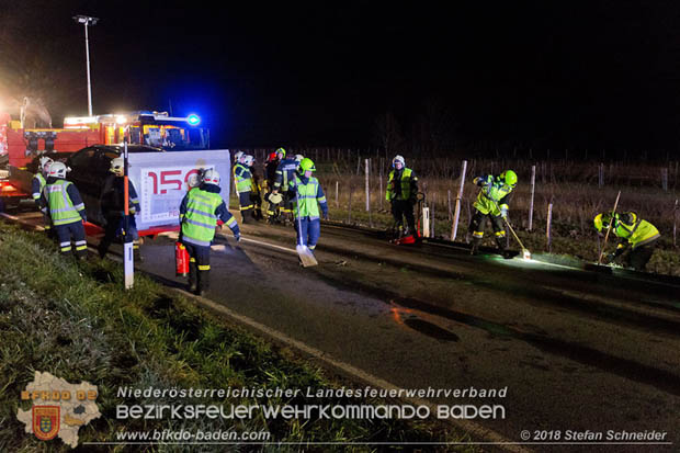 20181208 Seitlicher Frontalcrash zweier Pkw auf der Weinbergstraße bei Pfaffstätten  Foto: © Stefan Schneider