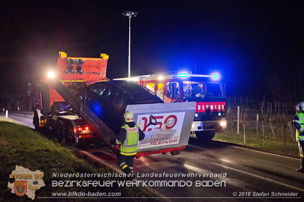 20181208 Seitlicher Frontalcrash zweier Pkw auf der Weinbergstraße bei Pfaffstätten  Foto: © Stefan Schneider