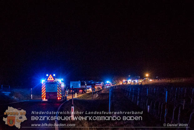 20181208 Seitlicher Frontalcrash zweier Pkw auf der Weinbergstraße bei Pfaffstätten  Foto: © Daniel Wirth