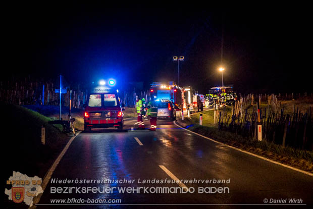 20181208 Seitlicher Frontalcrash zweier Pkw auf der Weinbergstraße bei Pfaffstätten  Foto: © Daniel Wirth