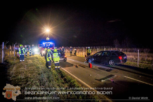 20181208 Seitlicher Frontalcrash zweier Pkw auf der Weinbergstraße bei Pfaffstätten  Foto: © Daniel Wirth