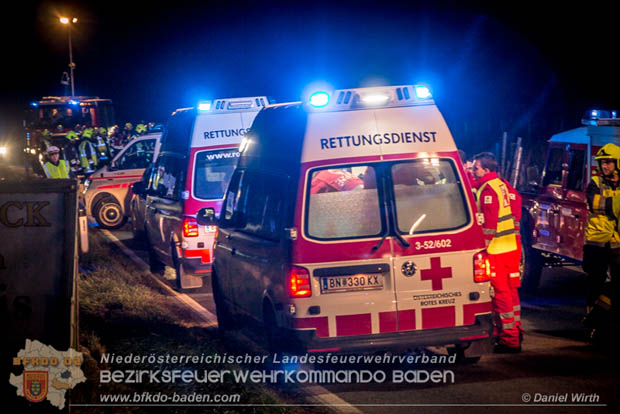 20181208 Seitlicher Frontalcrash zweier Pkw auf der Weinbergstraße bei Pfaffstätten  Foto: © Daniel Wirth