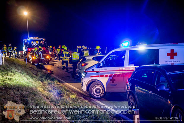 20181208 Seitlicher Frontalcrash zweier Pkw auf der Weinbergstraße bei Pfaffstätten  Foto: © Daniel Wirth