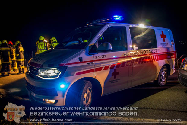 20181208 Seitlicher Frontalcrash zweier Pkw auf der Weinbergstraße bei Pfaffstätten  Foto: © Daniel Wirth
