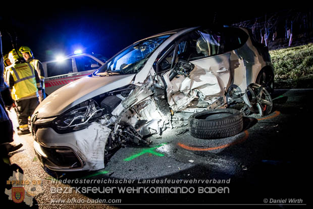 20181208 Seitlicher Frontalcrash zweier Pkw auf der Weinbergstraße bei Pfaffstätten  Foto: © Daniel Wirth