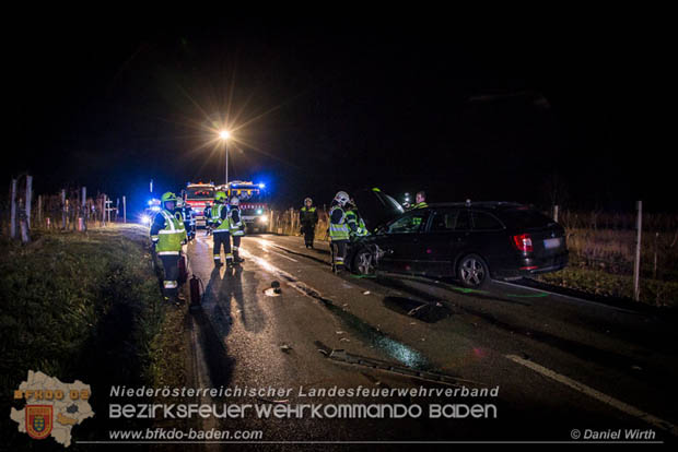 20181208 Seitlicher Frontalcrash zweier Pkw auf der Weinbergstraße bei Pfaffstätten  Foto: © Daniel Wirth
