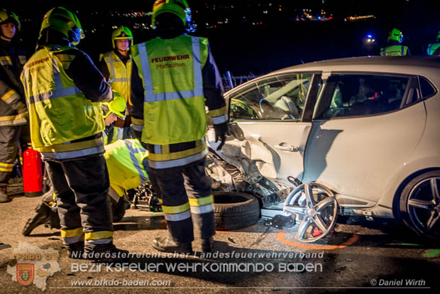 20181208 Seitlicher Frontalcrash zweier Pkw auf der Weinbergstraße bei Pfaffstätten  Foto: © Daniel Wirth