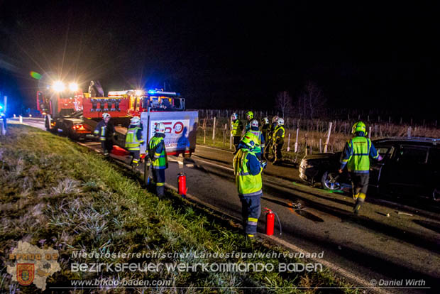 20181208 Seitlicher Frontalcrash zweier Pkw auf der Weinbergstraße bei Pfaffstätten  Foto: © Daniel Wirth