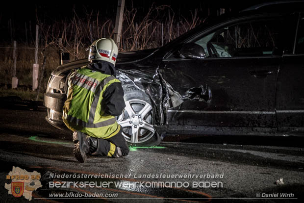 20181208 Seitlicher Frontalcrash zweier Pkw auf der Weinbergstraße bei Pfaffstätten  Foto: © Daniel Wirth