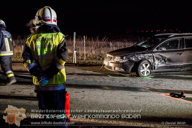 20181208 Seitlicher Frontalcrash zweier Pkw auf der Weinbergstraße bei Pfaffstätten  Foto: © Daniel Wirth