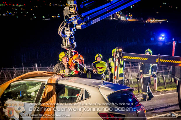 20181208 Seitlicher Frontalcrash zweier Pkw auf der Weinbergstraße bei Pfaffstätten  Foto: © Daniel Wirth