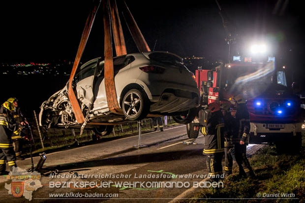 20181208 Seitlicher Frontalcrash zweier Pkw auf der Weinbergstraße bei Pfaffstätten  Foto: © Daniel Wirth