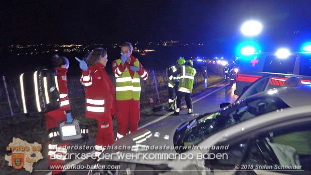 20181208 Seitlicher Frontalcrash zweier Pkw auf der Weinbergstraße bei Pfaffstätten  Foto: © Stefan Schneider