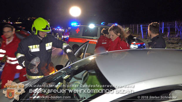20181208 Seitlicher Frontalcrash zweier Pkw auf der Weinbergstraße bei Pfaffstätten  Foto: © Stefan Schneider