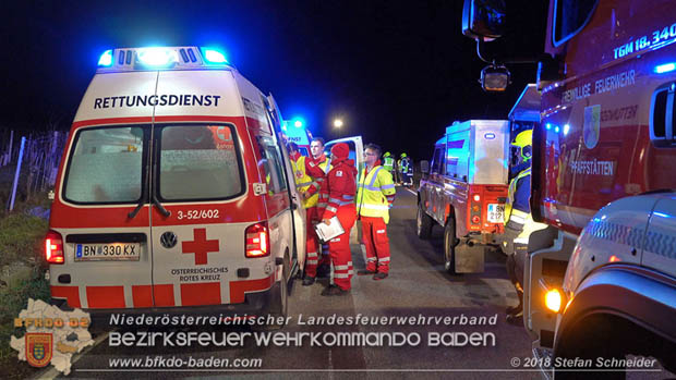 20181208 Seitlicher Frontalcrash zweier Pkw auf der Weinbergstraße bei Pfaffstätten  Foto: © Stefan Schneider