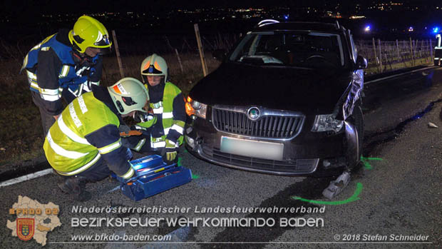 20181208 Seitlicher Frontalcrash zweier Pkw auf der Weinbergstraße bei Pfaffstätten  Foto: © Stefan Schneider