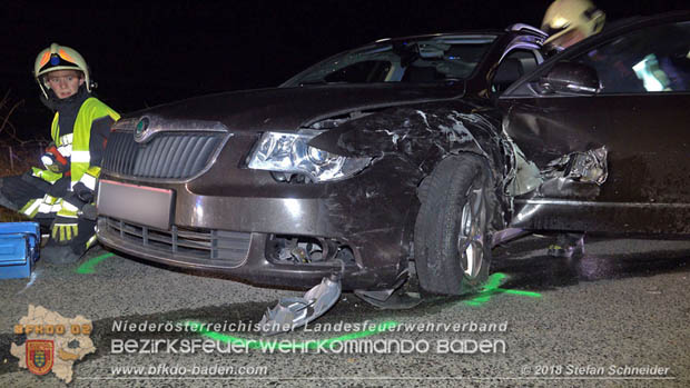 20181208 Seitlicher Frontalcrash zweier Pkw auf der Weinbergstraße bei Pfaffstätten  Foto: © Stefan Schneider