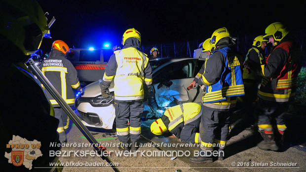20181208 Seitlicher Frontalcrash zweier Pkw auf der Weinbergstraße bei Pfaffstätten  Foto: © Stefan Schneider