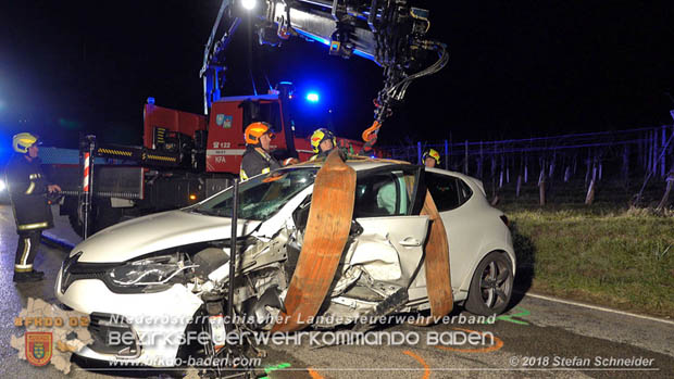 20181208 Seitlicher Frontalcrash zweier Pkw auf der Weinbergstraße bei Pfaffstätten  Foto: © Stefan Schneider