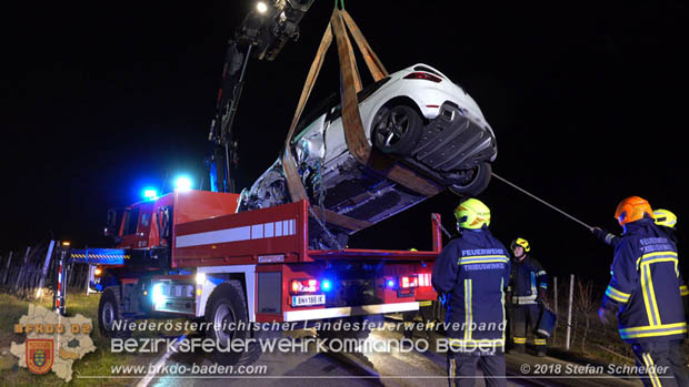 20181208 Seitlicher Frontalcrash zweier Pkw auf der Weinbergstraße bei Pfaffstätten  Foto: © Stefan Schneider