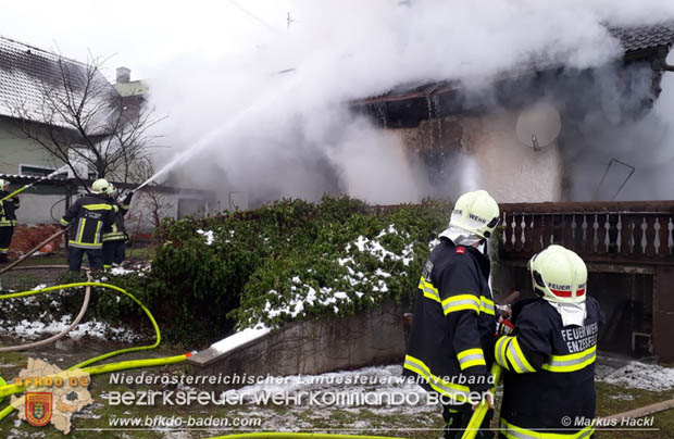 20181217 Wohnhausbrand in Lindabrunn-Enzesfeld forderte 8 Freiwillige Feuerwehren  Foto: © ASB oeA Markus Hackl