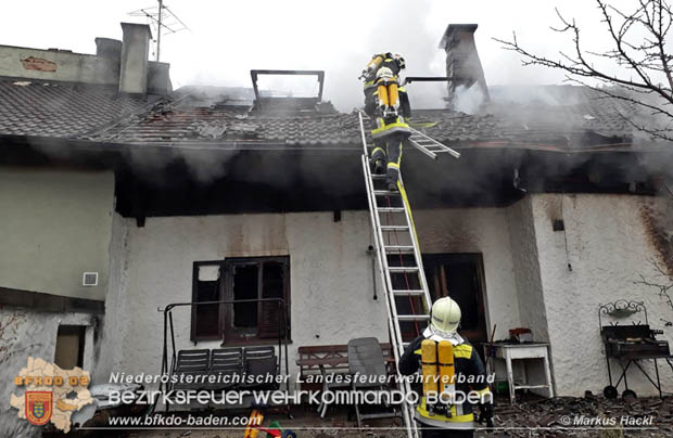 20181217 Wohnhausbrand in Lindabrunn-Enzesfeld forderte 8 Freiwillige Feuerwehren  Foto: © ASB oeA Markus Hackl